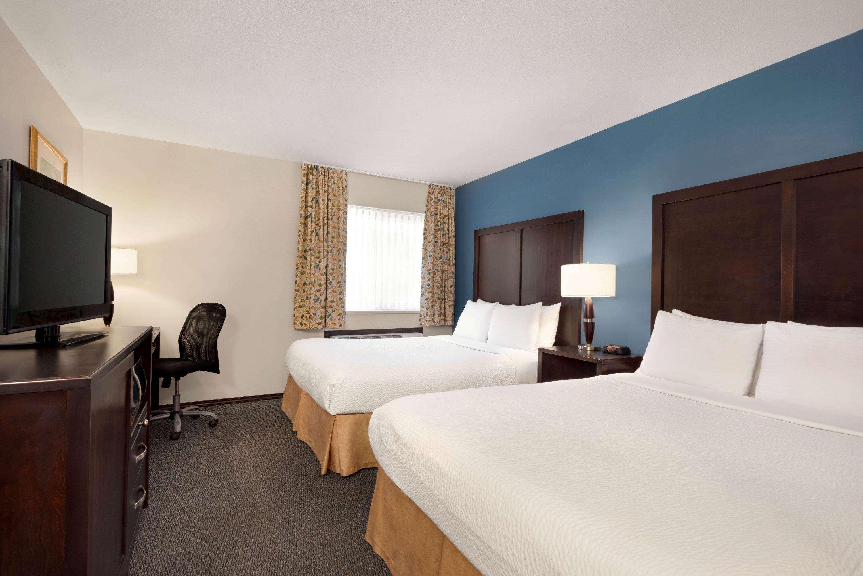 Days Inn By Wyndham Kelowna Exteriör bild