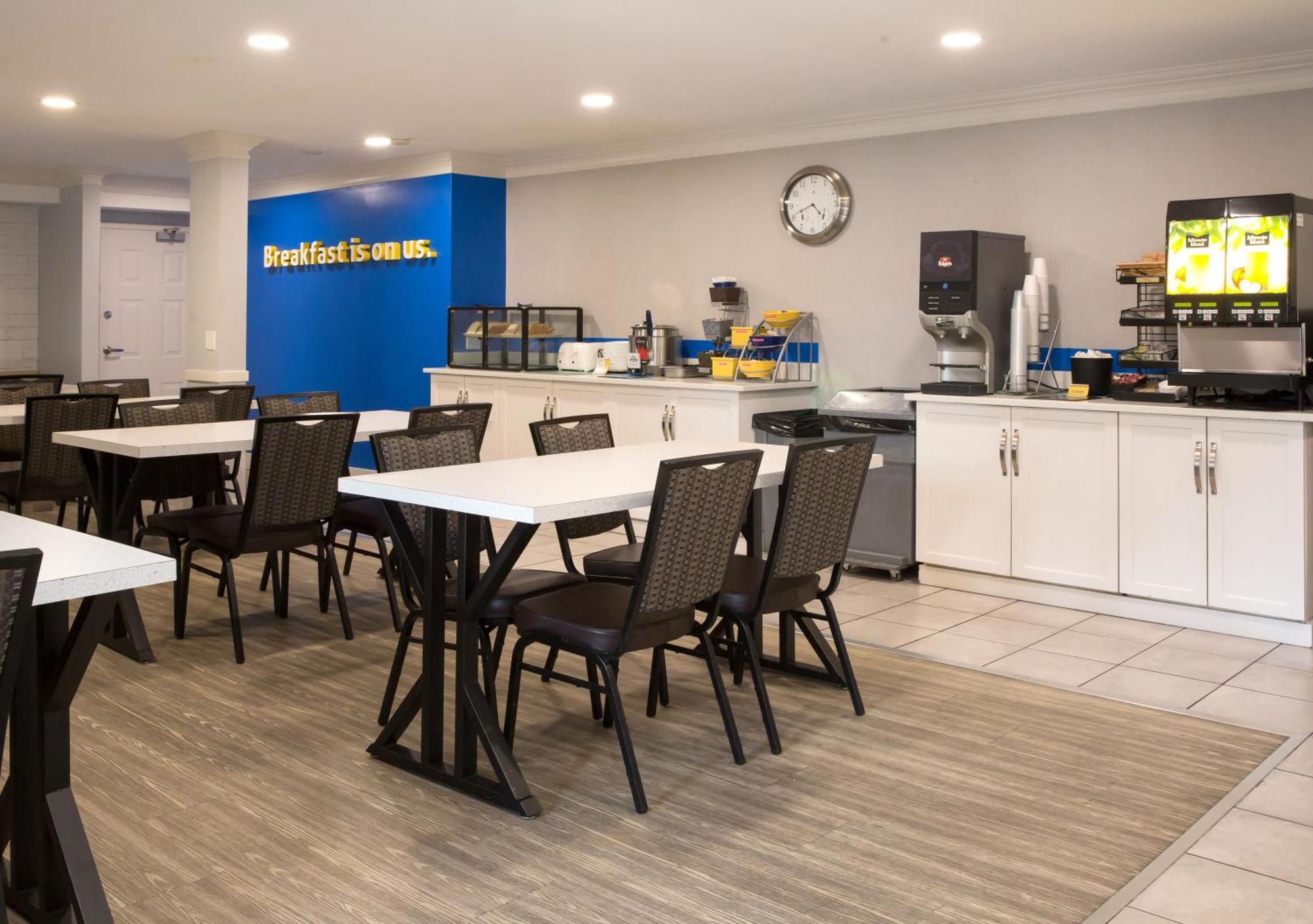 Days Inn By Wyndham Kelowna Exteriör bild