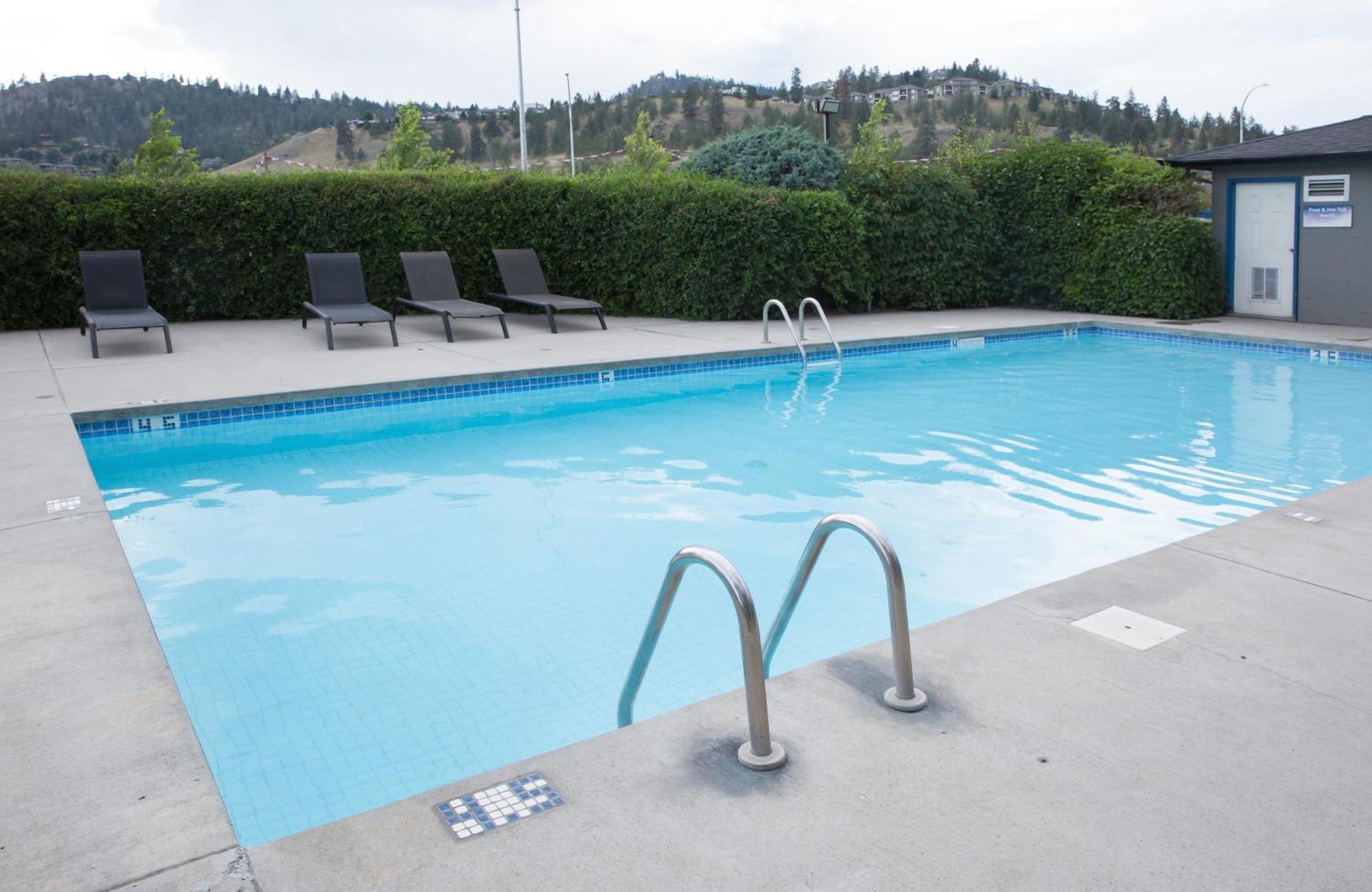 Days Inn By Wyndham Kelowna Exteriör bild