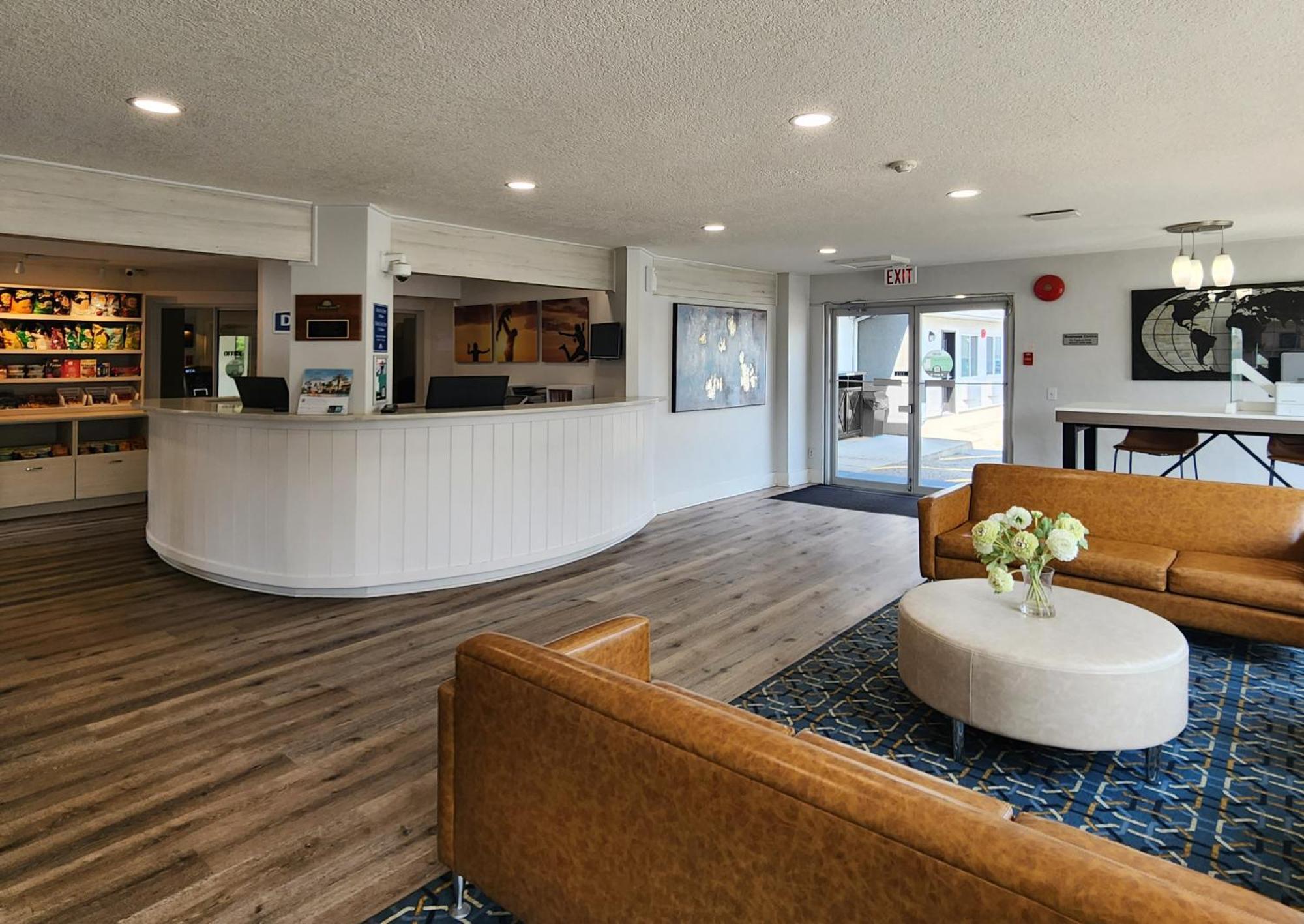 Days Inn By Wyndham Kelowna Exteriör bild